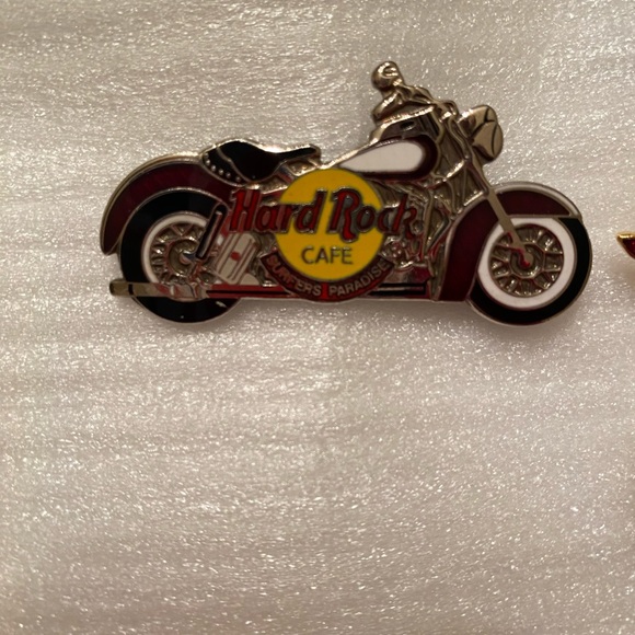 Collection of 11 Hard Rock Cafe pins - Picture 6 of 6